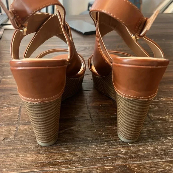 Marc Fisher Leather Platform Wedge Sandals Cognac Brown Women’s Size 9.5 - Picture 6 of 9